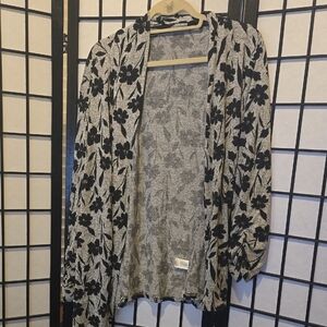 Source Unknown Black and Gray Floral Cardigan